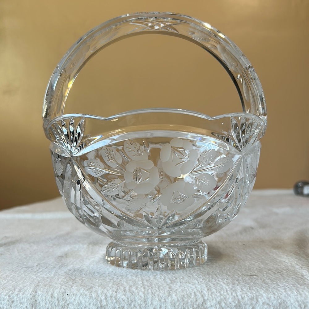 Small Round Cut Crystal Basket